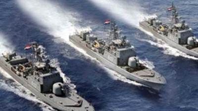 القوات البحرية تنجح في إنقاذ 37 شخصا بعد غرق لنش سياحي بالبحر الأحمر