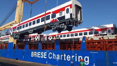 النقل: وصول 30 عربة ثالثة مكيفة جديدة قادمة من المجر