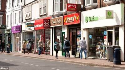 مواعيد فتح المحال والمولات التجارية يومياً من 7 صباحاً حتي 11 مساءً