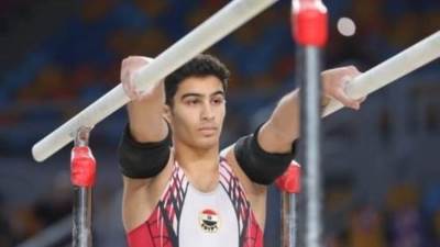 محمد عفيفي يتوج بفضية جهاز المتوازي في كأس العالم للجمباز بالقاهرة