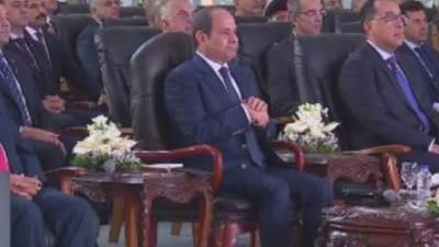 الرئيس السيسى يشاهد فيلما تسجيليا عن جهود الدولة لدعم عمال مصر