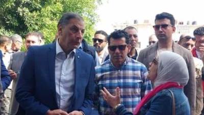 وزير الشباب يتفقد معرض المنتجات اليدوية والتراثية ويشهد العرض المسرحي لأندية السكان