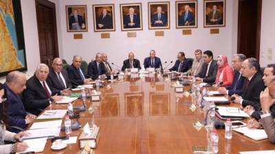 وزيرا الزراعة وقطاع الأعمال ورئيس العربية للتصنيع يبحثون تنمية انتاج وصناعة القطن وتطوير الميكنة الزراعية