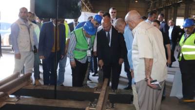 وزير النقل يتفقد ورش العباسية برفقة وفد نمساوى تمهيدا لبدء إنتاج مفاتيح السكة الحديد