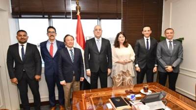وزير الإسكان يلتقى مسئولى "الهابيتات" للإعداد لاستضافة مصر للمنتدى الحضرى العالمي