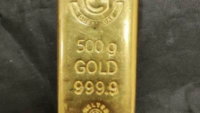 جمارك مطار أسيوط تضبط محاولة تهريب سبيكة ذهبية 