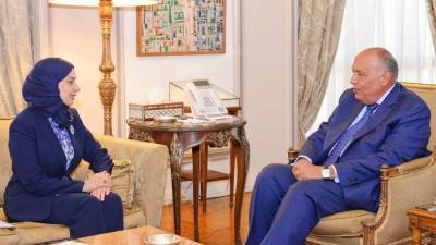 سفيرة البحرين تقدم نسخة من أوراق اعتمادها لوزير الخارجية