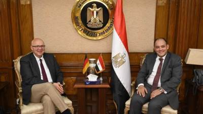 وزير التجارة يبحث مع عضو اللجنة البرلمانية للشئون الخارجية بالبرلمان الالماني التعاون الاقتصادي