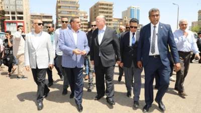 وزير التنمية ومحافظ القاهرة يتفقدان موقفى الألف مسكن وعبدالمنعم رياض للتأكد من الإلتزام بالتعريفة