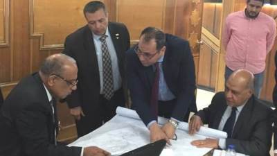 وزير قطاع الأعمال يجتمع بقيادات الشركة القابضة للقطن وشركة مصر للغزل والنسيج بالمحلة الكبرى