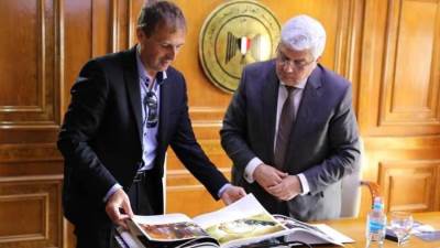 وزير التعليم العالي والبحث العلمي يبحث سبل دعم التعاون العلمي مع المنظمة الأوروبية للبحوث النووية