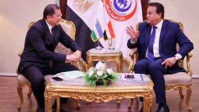 وزير الصحة يناقش مع سفير أوزبكستان تعميق التعاون بين البلدين في مكافحة الفيروسات الكبدية