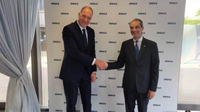 وزير الاتصالات يبحث مع عدد من مسئولى الشركات الألمانية التعاون فى عدة مجالات