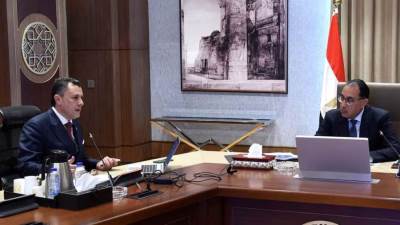 مدبولي يستعرض مع وزير السياحة مستجدات صناعة السياحة وعددا من مشروعات الوزارة