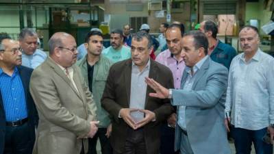 وزير الدولة للإنتاج الحربي يفاجيء قيادات وعمال "إنتاج وإصلاح المدرعات" بجولة تفقدية