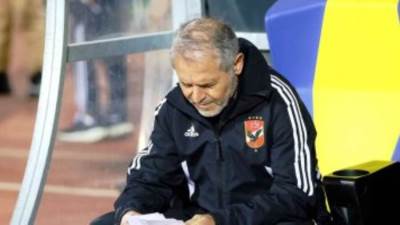 كولر يعقد محاضرة أخيرة مع لاعبي الأهلى قبل التوجه لخوض مباراة الترجى