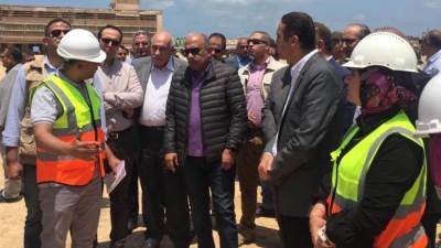 وزير قطاع الأعمال يتفقد أعمال تنفيذ مشروع تطوير صناعة الغزل والنسيج