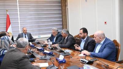 سويلم يتابع موقف مشروعات إعادة إستخدام مياه الصرف الزراعى