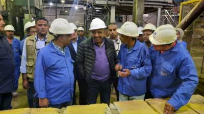 في زيارة مفاجئة.. وزير قطاع الأعمال يتفقد مصانع شركة الإسكندرية للحراريات