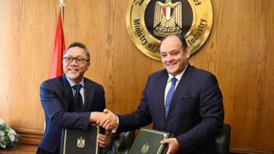 وزير التجارة والصناعة يبحث مع نظيره الإندونيسي سبل تعزيز التعاون بين البلدين