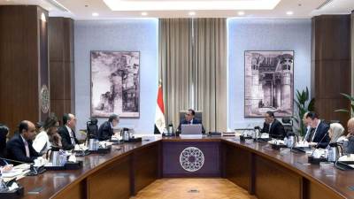 رئيس الوزراء يتابع مع وزير الكهرباء عدداً من ملفات العمل