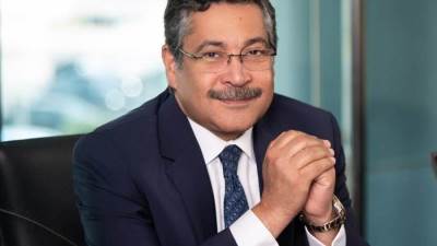 حسن غانم: تحقيق طفرة ومعدلات نمو ملحوظة في خدمات الموبايل والإنترنت البنكي