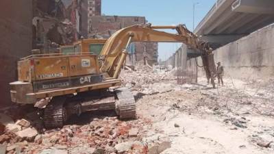 إزالة عقارات بالبساتين بمسار طريق الخدمة بالطريق الدائرى