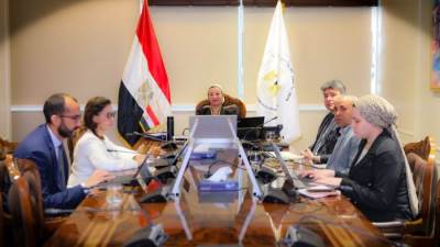 وزيرة البيئة تبحث سبل تهيئة المناخ الداعم لتطبيق سياسة الحد من استخدام الأكياس البلاستيكية
