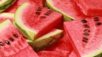 الحكومة تنفي انتشار بطيخ مسرطن بمختلف الأسواق على مستوى الجمهورية