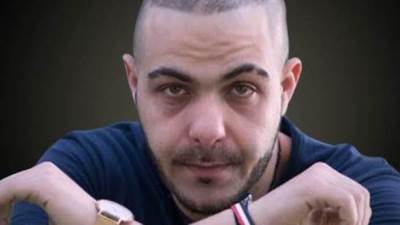 مغني الراب أبيوسف يمنع الصحفيين من تغطية عزاء والدته