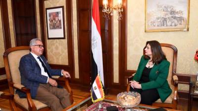 وزيرة الهجرة تستقبل والد الطبيب "دانيال نور" صاحب لقب "شخصية العام" بأستراليا