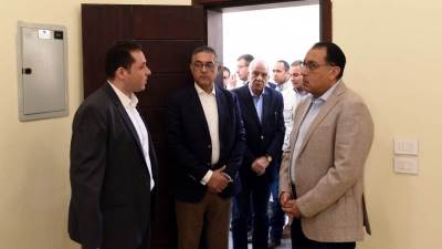 رئيس الوزراء يتفقد مشروع تنمية وتطوير المنطقة الاستثمارية بالصف