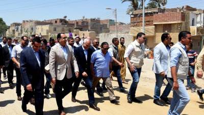 رئيس الوزراء يتفقد مشروعات "حياة كريمة" بقرية "الودي" بمركز الصف بالجيزة