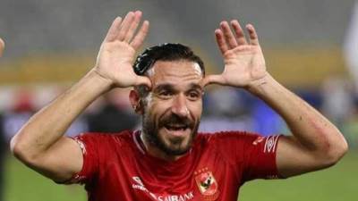 لأول مرة.. علي معلول يرتدي شارة قيادة الأهلي أمام الترجي بدوري الأبطال