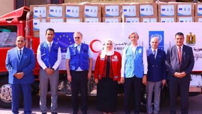 الهلال الأحمر يوجه 27 طنًا من المنتجات الإغاثية دعمًا للجهود المصرية إزاء الأزمة السودانية