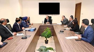 وزير الصناعة يلتقى مع شركتين من كبريات شركات تصنيع المركبات وقطع غيار السيارات الهندية