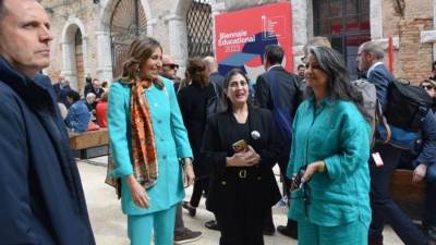 وزيرة الثقافة تتفقد أجنحة إيطاليا والسعودية والإمارات ‏والبحرين بـ"بينالي فينيسيا الدولي ‏للعمارة"