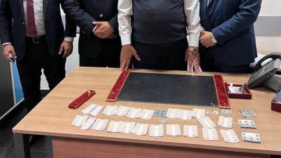 جمارك مطار القاهرة تضبط 3 محاولات تهرب جمركى لأقراص المخدرة والعملات