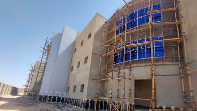 رئيس "قنا الجديدة" يتفقد أعمال تنفيذ مستشفى سعة 175 سريراً