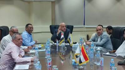 مسئولو "الإسكان" يتابعون سير العمل بسكن الموظفين بالعاصمة الإدارية الجديدة بمدينة بدر