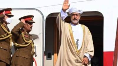 السلطان هيثم بن طارق يغادر مسقط قادما إلى القاهرة