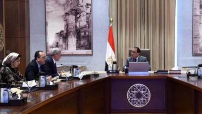 رئيس الوزراء يطمئن على توافر الأرصدة الكافية من مختلف الأدوية والمستلزمات الطبية