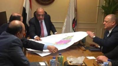 وزير قطاع الأعمال العام يبحث فرص الاستثمار في منطقة المثلث الذهبي 