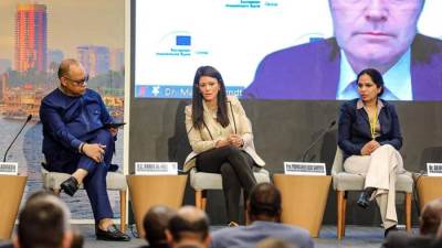 المشاط تُشارك في جلسة نقاشية حول مبادرة "المؤسسة الأفريقية للتكنولوجيا الصيدلانية"