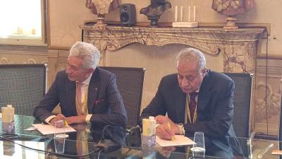 وزير التموين يلتقي بممثلى الشركة الإيطالية المتخصصة في وضع تفاصيل انشاء أسواق اليوم الواحد