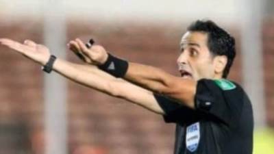 الليبي معتز إبراهيم حكماً لمباراة الذهاب بين الأهلى والوداد