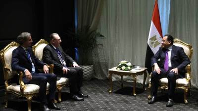 رئيس الوزراء يلتقى الأمين العام المساعد ومدير المكتب الإقليمي للدول العربية