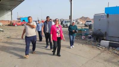 وزيرة البيئة تواصل فعالياتها بالمدينة وتتفقد مصنع تدوير المخلفات بمنطقة الخناصير