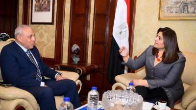 وزير الهجرة توجه بالعمل على الترويج لمشروعات هيئة تنمية الصعيد لدى المستثمرين المصريين بالخارج