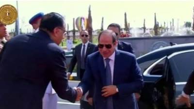 الرئيس السيسى يصل مقر افتتاح مجمع مصانع إنتاج الكوارتز بالعين السخنة